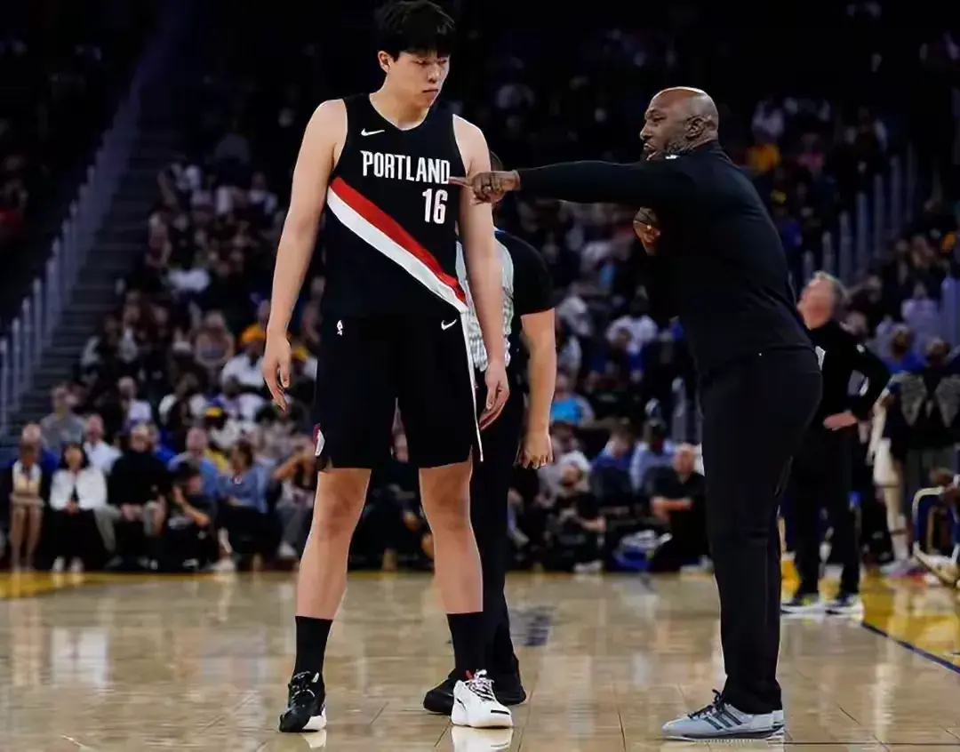 比卢普斯, 赛季首场比, 开拓者新赛